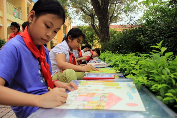           Liên đội tiểu học Ngọc Thụy tổ chức hội thi “ Vẽ tranh tập thể ”