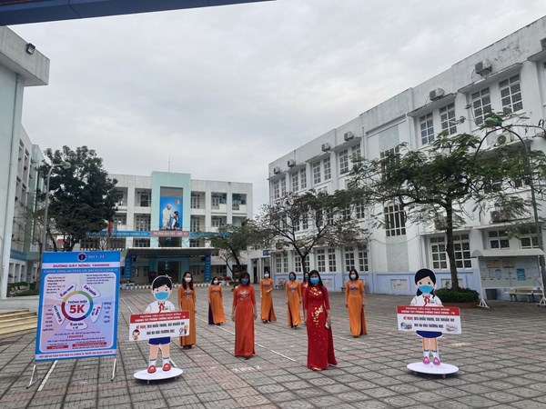 Trường Tiểu học Phúc Đồng đón học sinh trở lại trường sau thời gian nghỉ phòng tránh dịch Covid-19