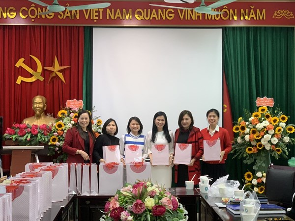 Mít tinh kỉ niệm ngày Phụ nữ Việt Nam