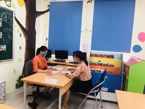 Trường Tiểu học Phúc Đồng hỗ trợ phụ huynh học sinh đăng ký tuyển sinh trực tuyến năm học 2020 - 2021.