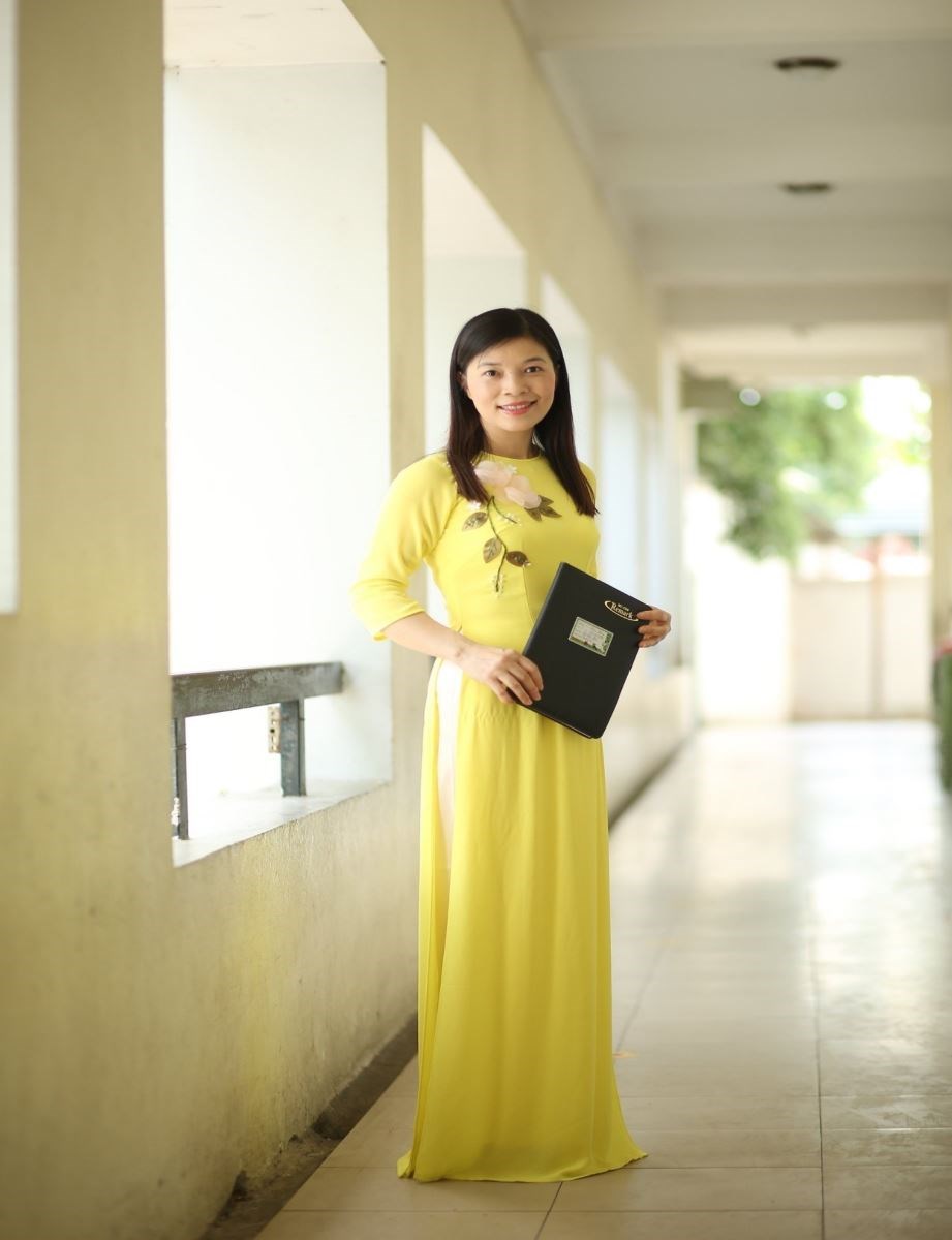 Cô giáo Nguyễn Thị Hoài Thu - Một bông hoa đẹp  tỏa ngát hương thơm dâng đời