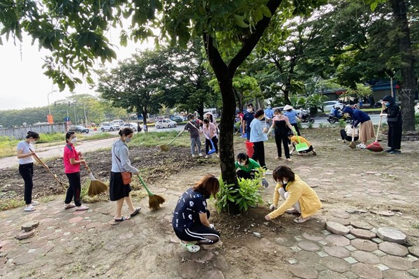 Trường Tiểu học Phúc Đồng ra quân chiến dịch  Tổng vệ sinh môi trường, diệt bọ gậy phòng chống dịch Sốt xuất huyết