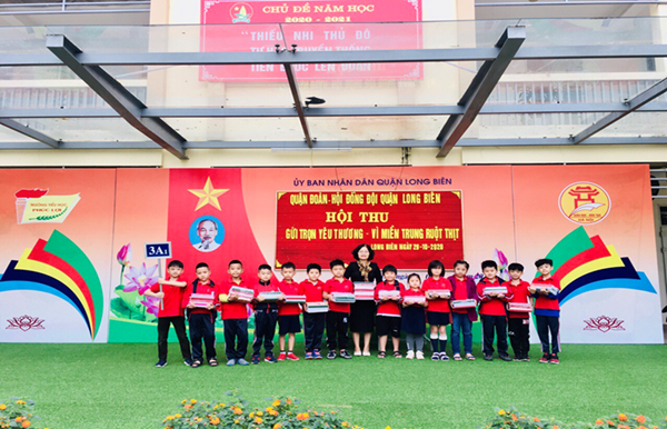 Trường TH Phúc Lợi tổ chức quyên góp ủng hộ Miền Trung