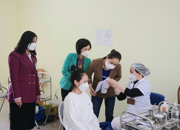 Quận Long Biên đẩy nhanh tiến độ tiêm vaccine phòng Covid-19.