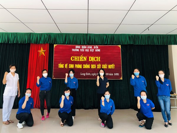 Trường Tiểu học Việt Hưng tổng vệ sinh phòng dịch sốt xuất huyết