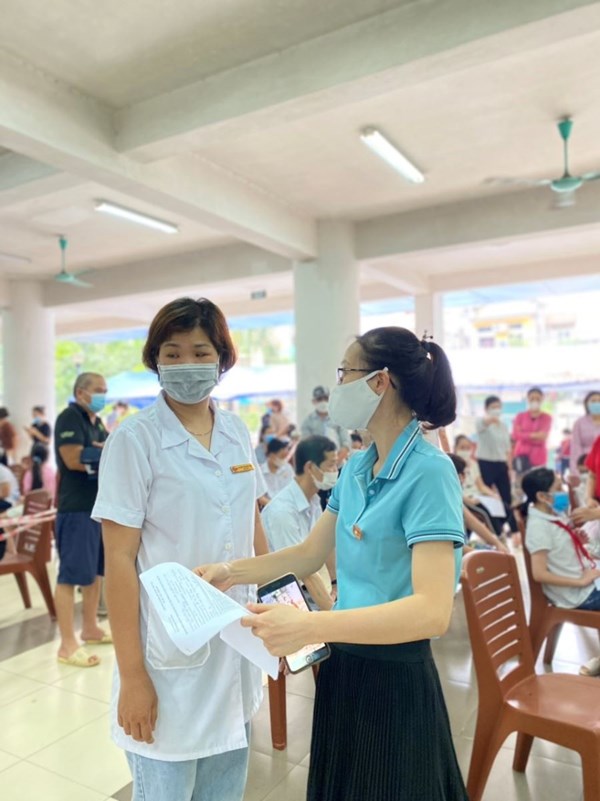 Trường Tiểu học Việt Hưng tổ chức tiêm vắc xin phòng Covid-19 cho học sinh khối lớp 3, 4, 5.