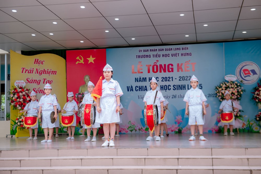 Trường Tiểu học Việt Hưng long trọng tổ chức “Lễ Tổng kết năm học 2021 – 2022 và Chia tay học sinh lớp 5”