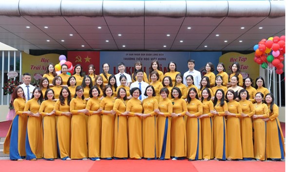 Thầy trò Trường Tiểu học Việt Hưng tưng bừng trong Lễ Khai giảng năm học 2022-2023