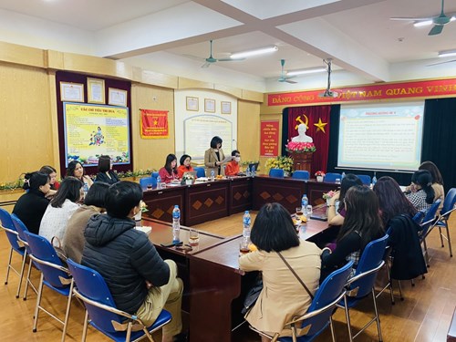 Trường mầm non Đô Thị Việt Hưng tổ chức họp phụ huynh sơ kết học kì I.