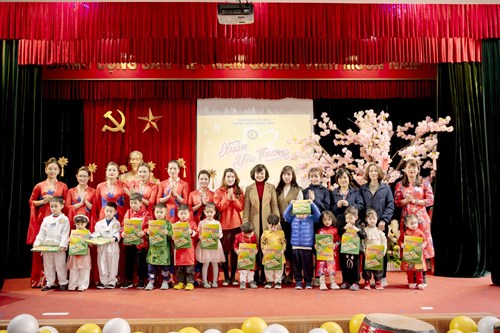 Trường mầm non Đô thị Việt Hưng tổ chức chương trình  “Xuân yêu thương 2023”