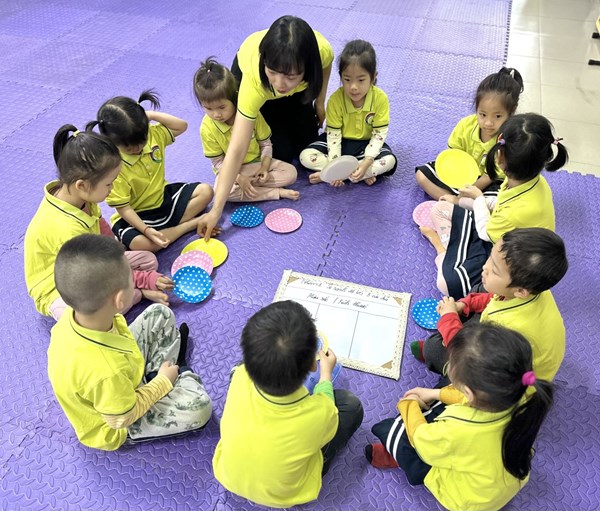 Học tập và vui chơi cùng các bé lớp MGNB2
