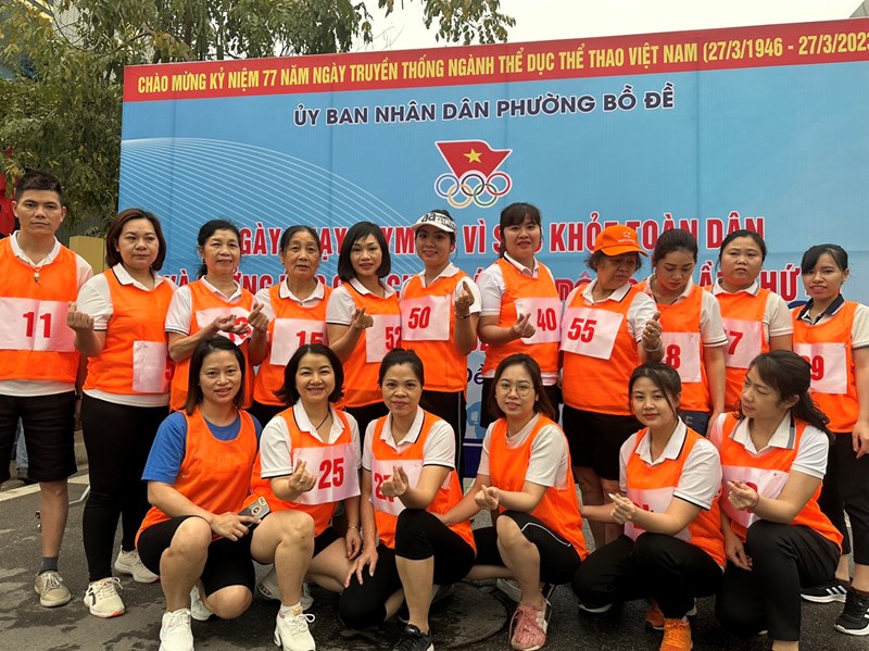 Trường mầm non Hồng Tiến tổ chức cho CBGVNV tham gia ngày chạy Olympic vì sức khoẻ toàn dân và hưởng ứng giải chạy báo Hà Nội mới..