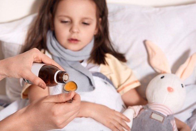 6 sai lầm thường gặp khi cho trẻ uống thuốc