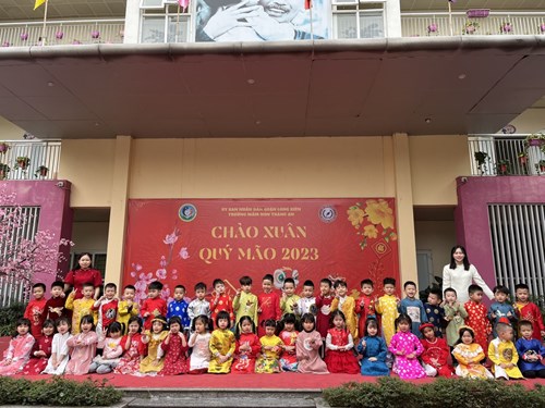 Các bé mẫu giáo nhỡ B1 tham gia hưởng ứng   Tuần lễ áo dài  Việt Nam năm 2023