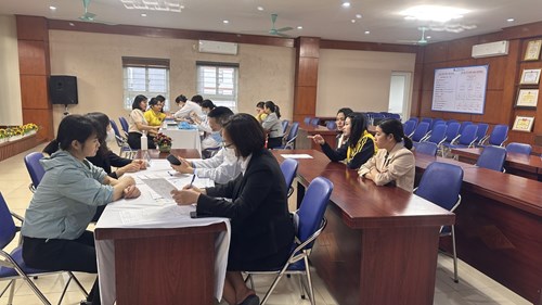 Trường Mn Tràng An tổ chức khám sức khỏe cho CBGVNV 