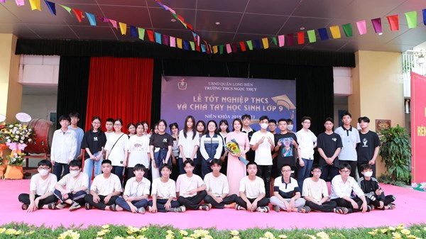 Chiều ngày 26/5/2023, Trường THCS Ngọc Thụy đã tổ chức Lễ Tốt nghiệp THCS và chia tay học sinh lớp 9 niên khoá 2019-2023