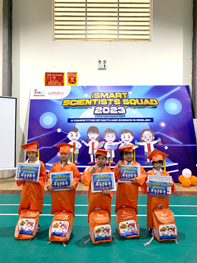 “Biệt đội khoa học Ismart” Trường Tiểu học Việt Hưng cùng nhau chinh phục thử thách Ismart Scientists Squad 2023