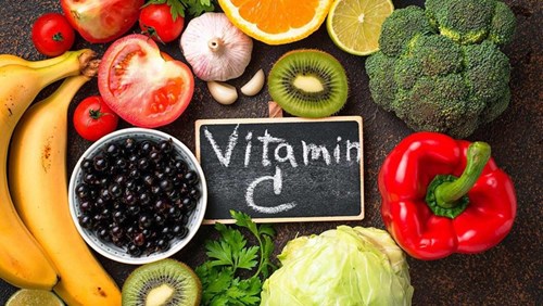Vitamin C thành phần quan trọng ở chế độ ăn của bé trong mùa dịch