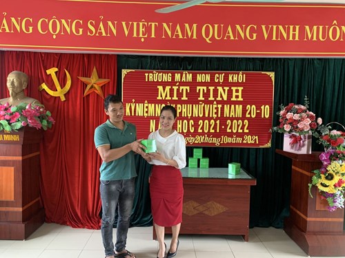 Lễ Mít tinh kỷ niệm ngày Phụ nữ Việt Nam 20/10 của trường mầm non Cự Khối