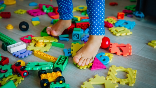 Tại sao trẻ em không nên có quá nhiều đồ chơi
