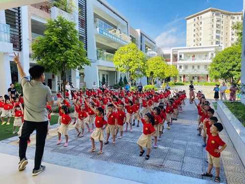 Trường mầm non Chất lượng cao Đô thị Việt Hưng tổ chức Demo Câu lạc bộ Nhảy - Aerobic