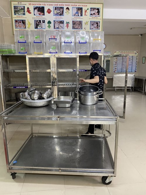 Công tác vệ sinh bếp ăn bán trú khi trẻ quay lại trường học sau dịch covid 19