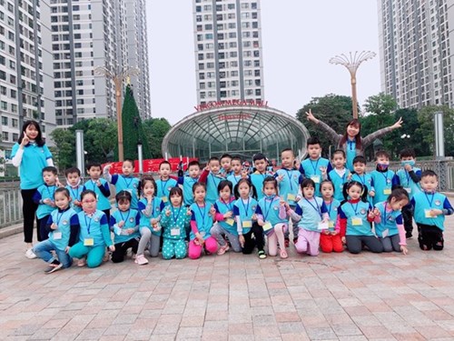 Gia Thuong Kindergarten organized a picnic  at Vinke in Times City