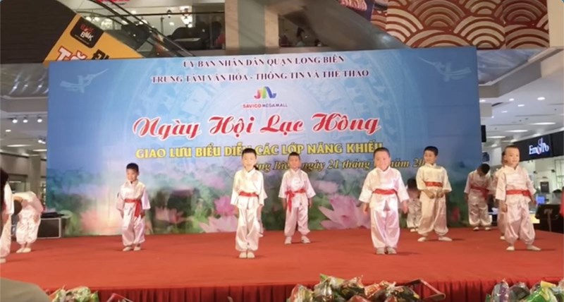 Trường mầm non Hoa Mai tham gia chương trình  Ngày hội lạc hồng  do quận Long Biên tổ chức