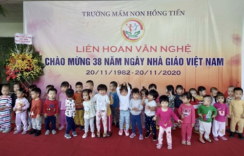 Hoạt động của các bé lớp D2 chào mừng ngày Nhà giáo Việt Nam 20/11.