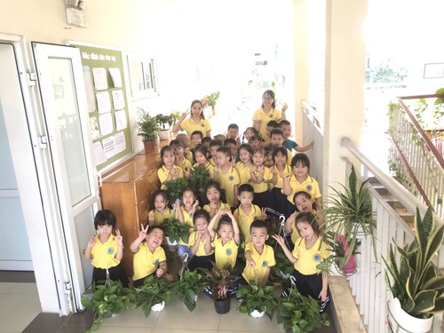 Lớp MGL  A1 hưởng ứng phong trào  Xây dựng trường học Sáng - Xanh - Sạch - Đẹp 
