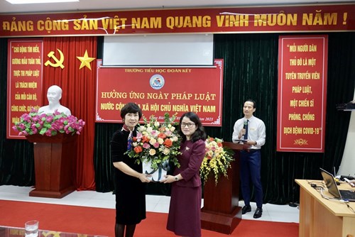 Phòng Giáo dục và Đào tạo quận Long tổ chức điểm thành công hưởng ứng Ngày Pháp luật nước Cộng hòa xã hội chủ nghĩa Việt Nam năm 2021
