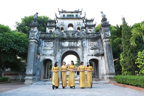 Hội thi  Duyên dáng áo dài Việt Nam qua ảnh  Quận Long Biên 