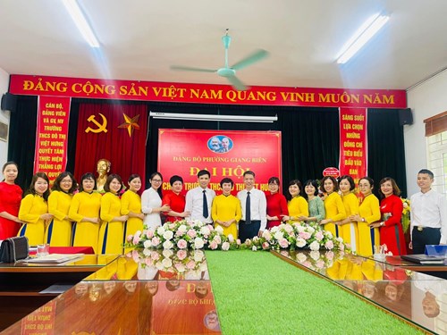 Chi bộ trường THCS Đô Thị Việt Hưng tổ chức thành công đại hội chi bộ nhiệm kì 2022-2025!