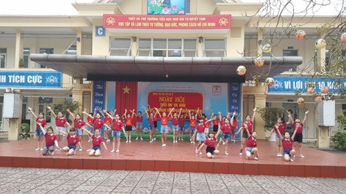 Ngày hội  Thiếu nhi vui khỏe tiến bước lên Đoàn  của học sinh trường Tiểu học Ngô Gia Tự