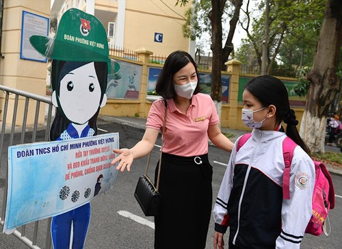 Trường Tiểu học Việt Hưng hân hoan chào đón các con học sinh trở lại trường sau kỳ nghỉ phòng dịch Covid-19